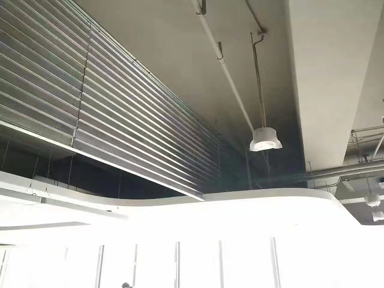 擋煙垂壁有幾種材質(zhì)？各自的特點是什么？(圖8)